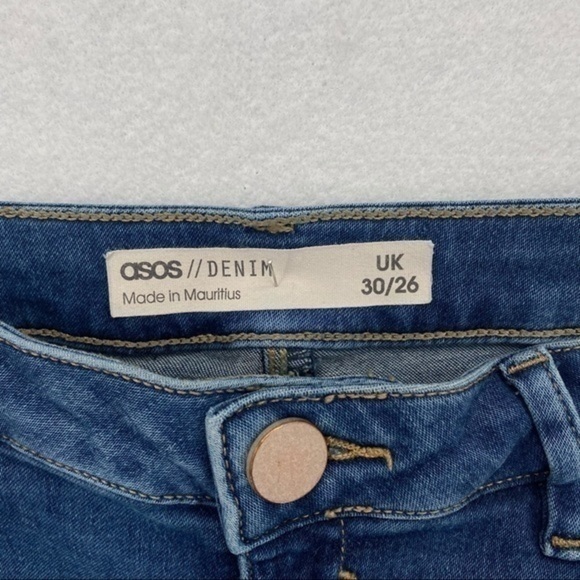 ASOS Medium Wash Denim Mid Rise Capri‎ Jean - Picture 3 of 5